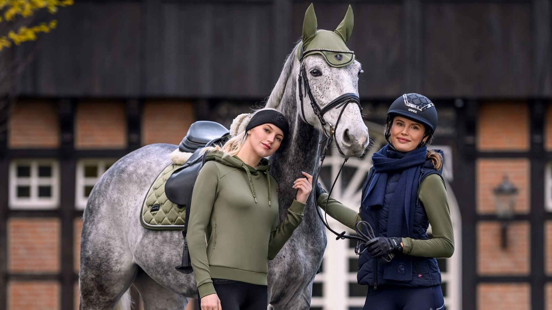 Cavallo rideudstyr og ridetøj med ridestøvler, Cavallo boots, ridebukser, ridetights, cavallo boots og cavallo jakker. Funktionelt, komfortabelt og holdbart til stald, træning og stævner.