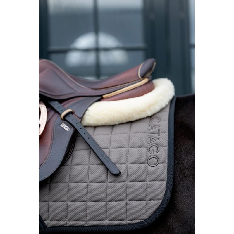 Catago Fir - Tech Underlag - Falcon, Underlag, sadelunderlag, springunderlag, dressurunderlag, catago underlag, rideudstyr, rideudstyr til hest og rytter, 