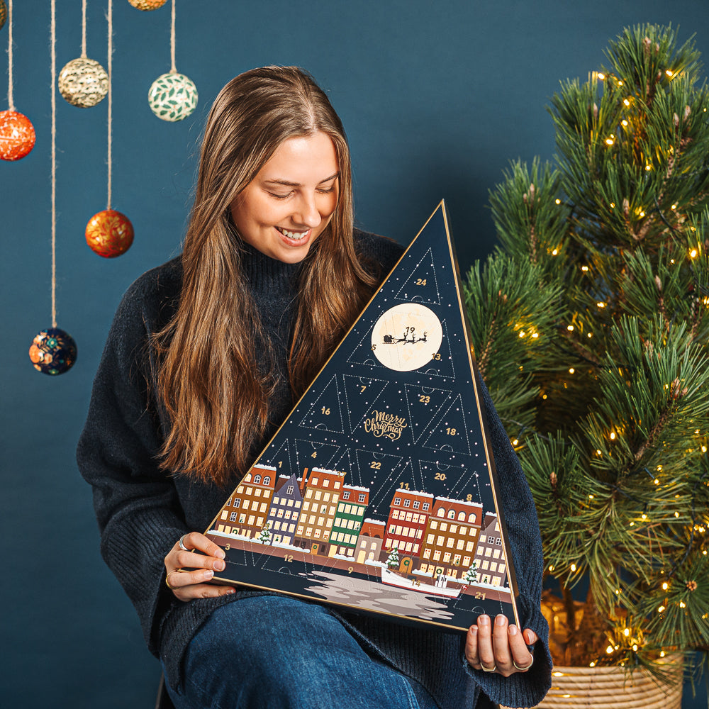 julekalender fra cocoture i mørkeblå æske med cocoture chokoladekugler