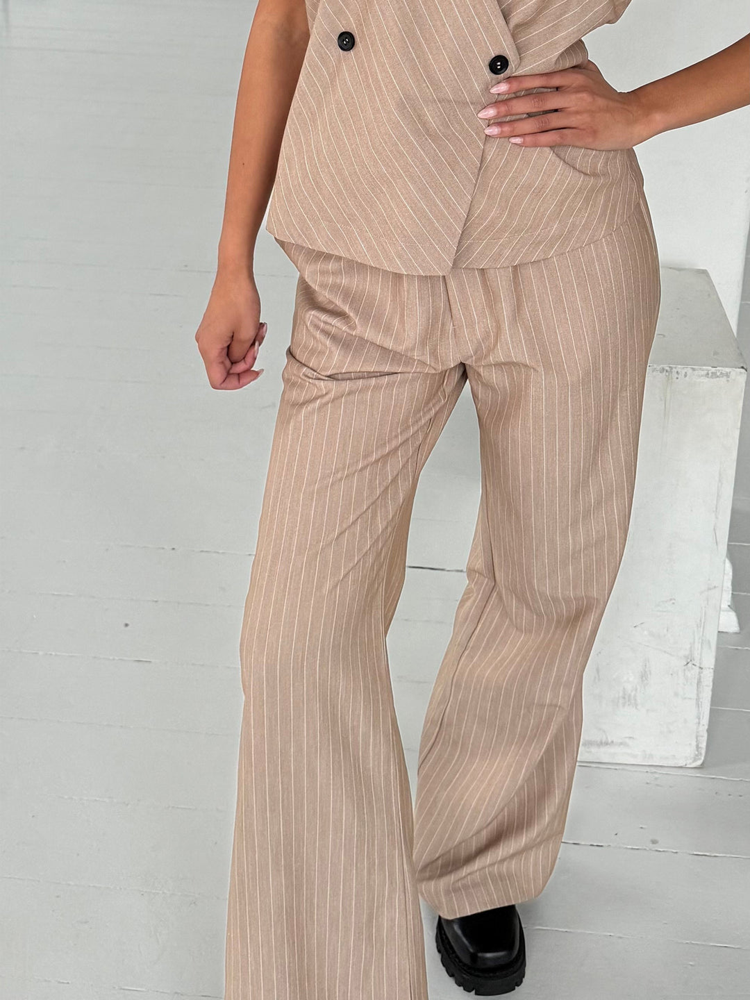 Continue Roberta sand stripe bukser