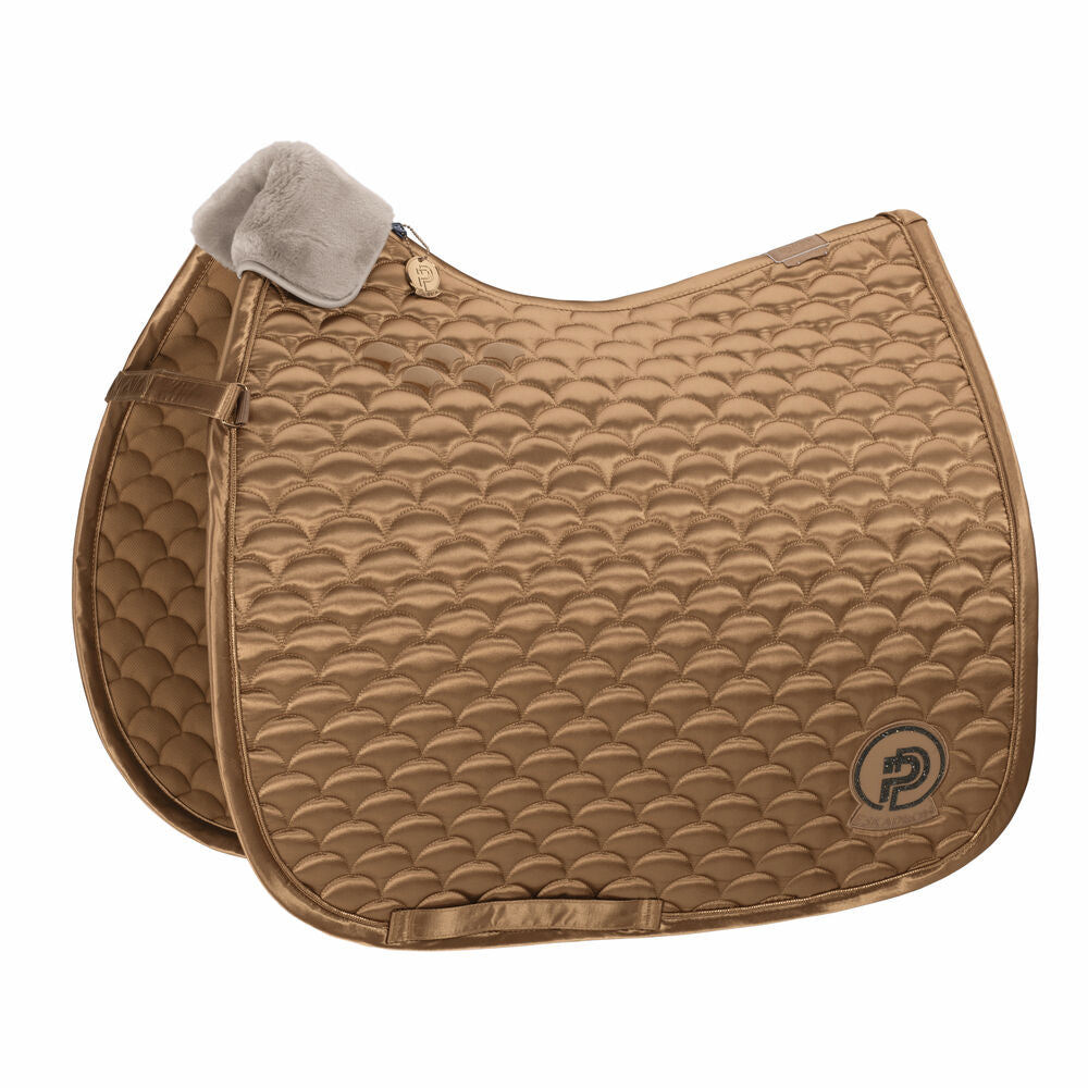 eskadron dressurunderlag til rytter og hest i satin cloud platinium i cognac farve 