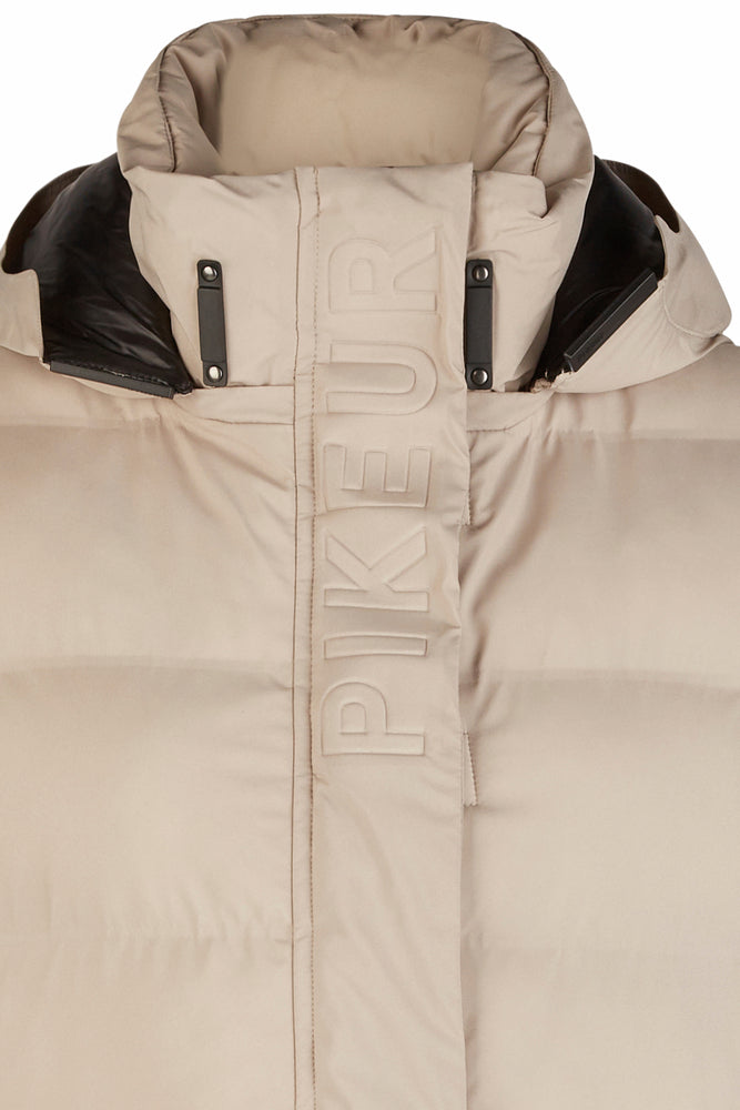 Pikeur Athleisure Raincoat - Sand , ridefrakke, ridejakke, stald jakke, staldfrakke, regnjakke, pikeur regnjakke, ride regn jakke, ride regn frakke, regn frakke, 